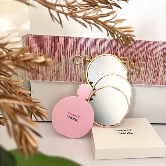 Chanel Pink Compact Mirror 💗 - Picture 5 of 8